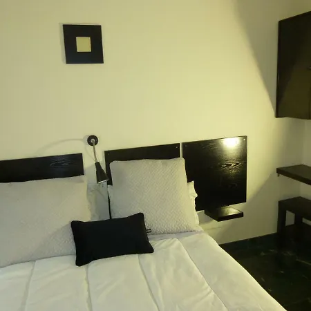 Apartment Aparment In Historical & Commercial Center 5minutes Walking To The Alcazar Cordoba