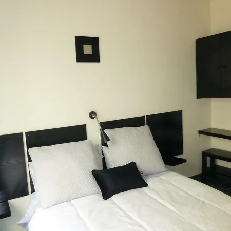 Aparment In Historical & Commercial Center 5minutes Walking To The Alcazar *