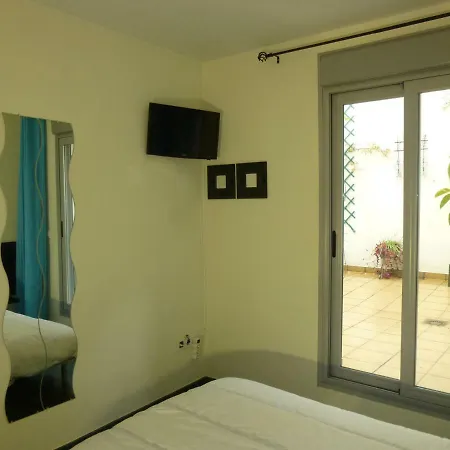 Apartment Aparment In Historical & Commercial Center 5minutes Walking To The Alcazar *