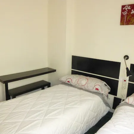 Aparment In Historical & Commercial Center 5minutes Walking To The Alcazar