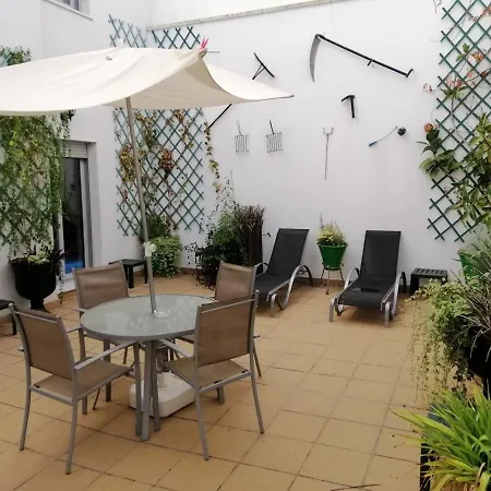 Aparment In Historical & Commercial Center 5minutes Walking To The Alcazar Apartment